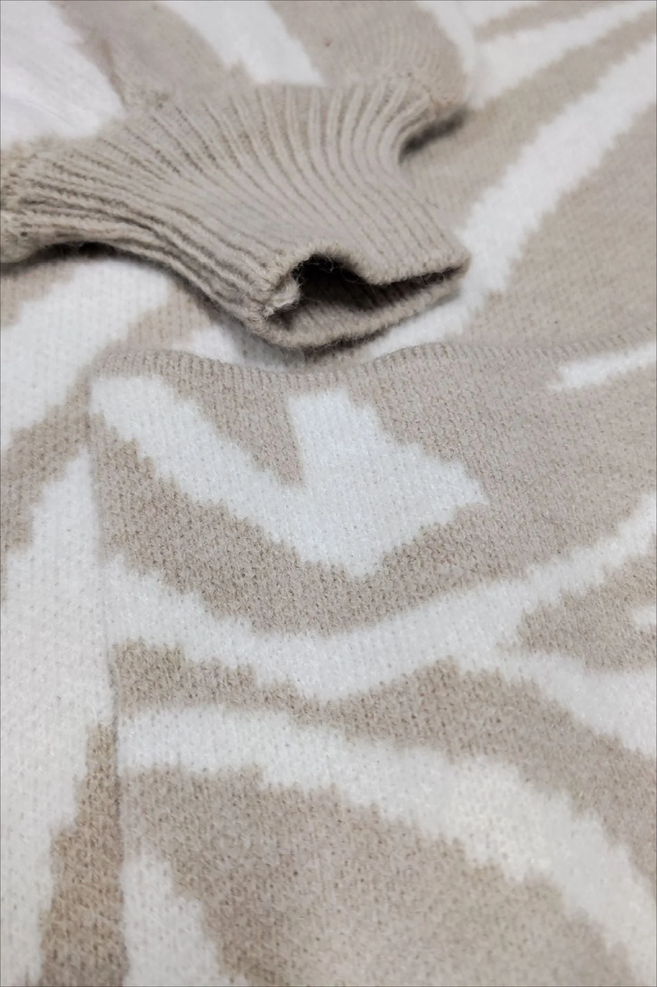 Casual Knit Animal Style Cardigan - Image 4