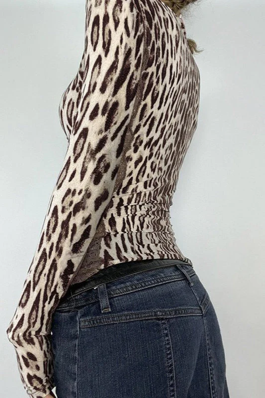 Deep V Neck Leopard Tee Bloshope - Image 3