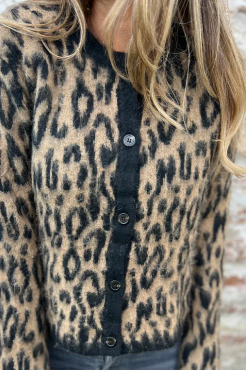 Soft Knit Cropped Leopard Cardigan - Image 3